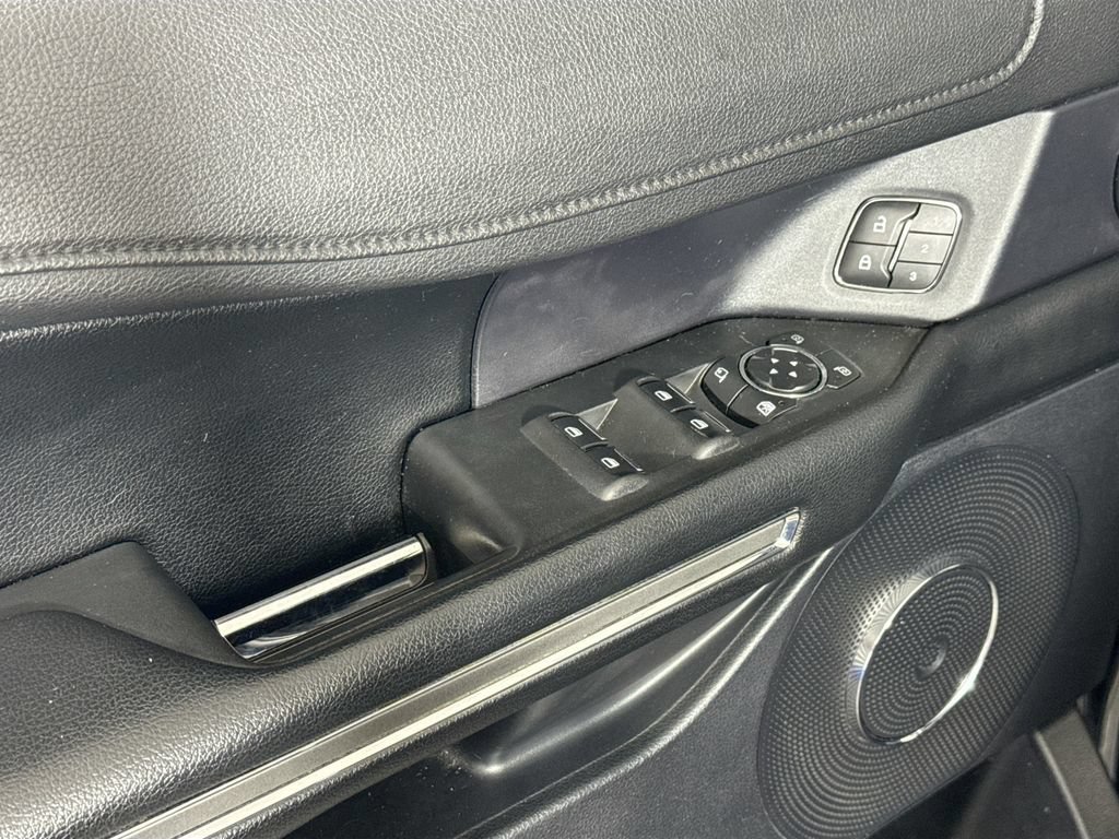 Used 2020 Ford Expedition XLT w/ Equipment Group 202A AWD/4WD image 18
