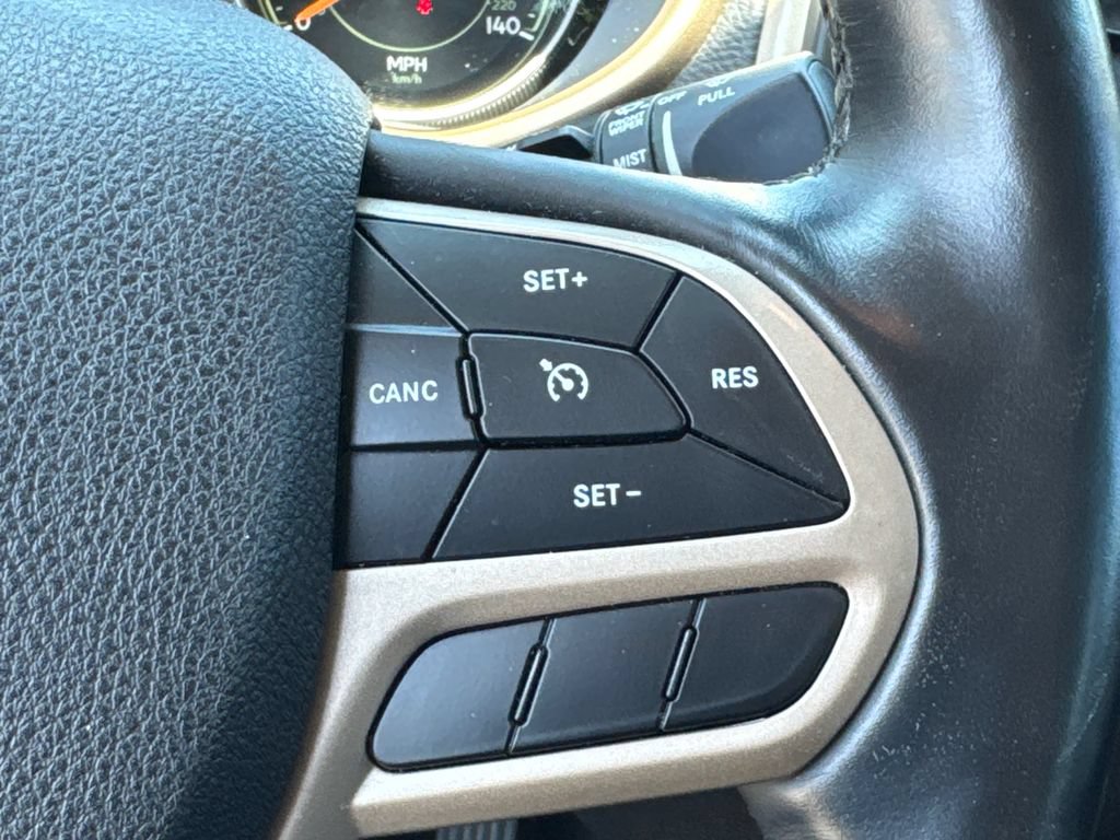 Used 2017 Jeep Cherokee Limited w/ Luxury Group AWD/4WD image 24