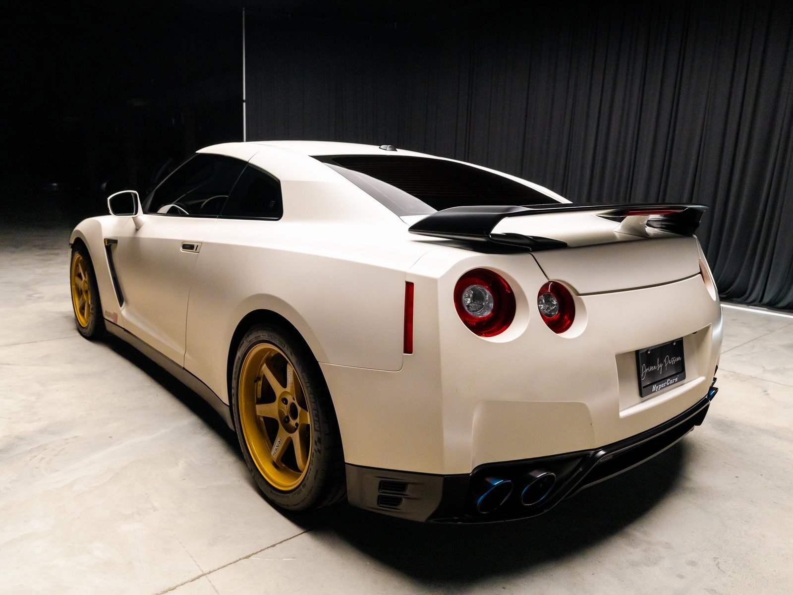 Used 2015 Nissan GT-R Premium image 11