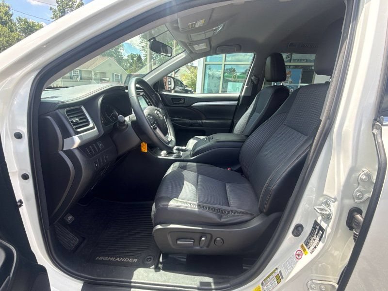Used 2016 Toyota Highlander Plus AWD/4WD image 11