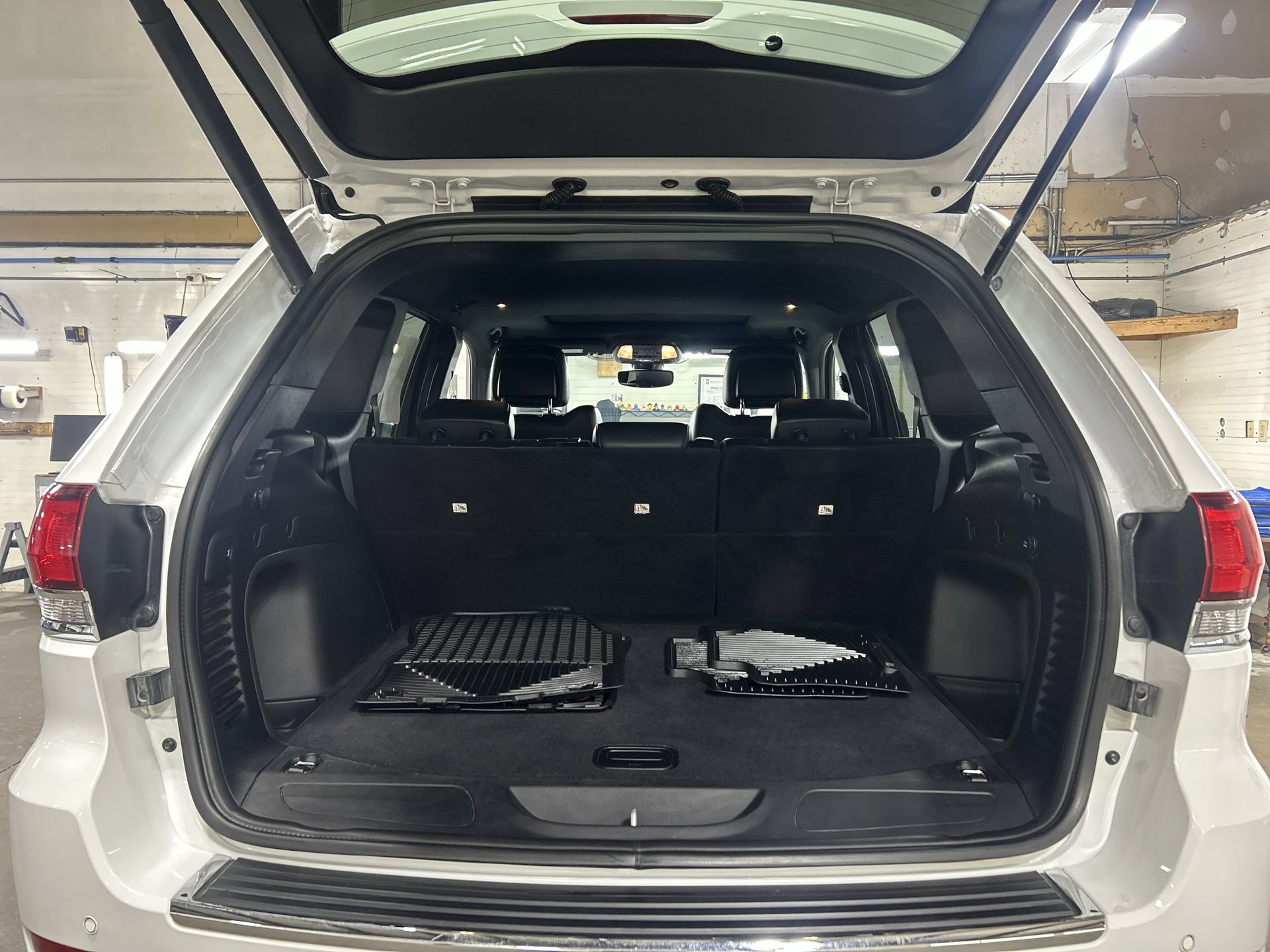 Used 2021 Jeep Grand Cherokee Limited AWD/4WD image 27