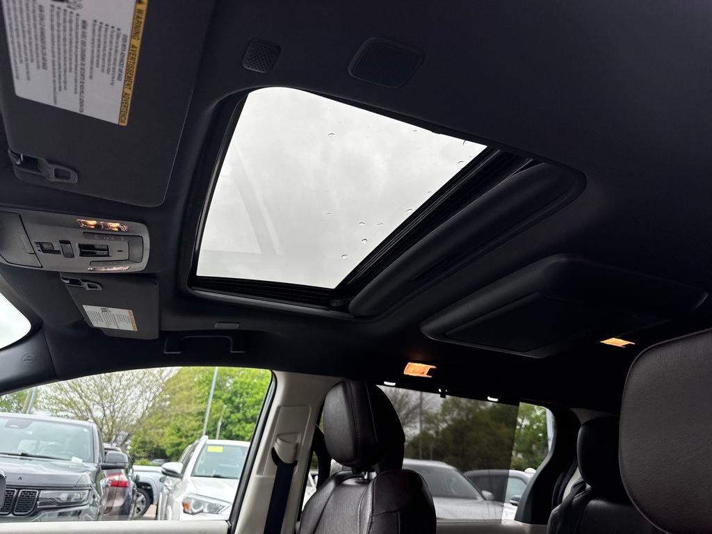 Used 2023 Toyota Sienna Platinum AWD/4WD image 26