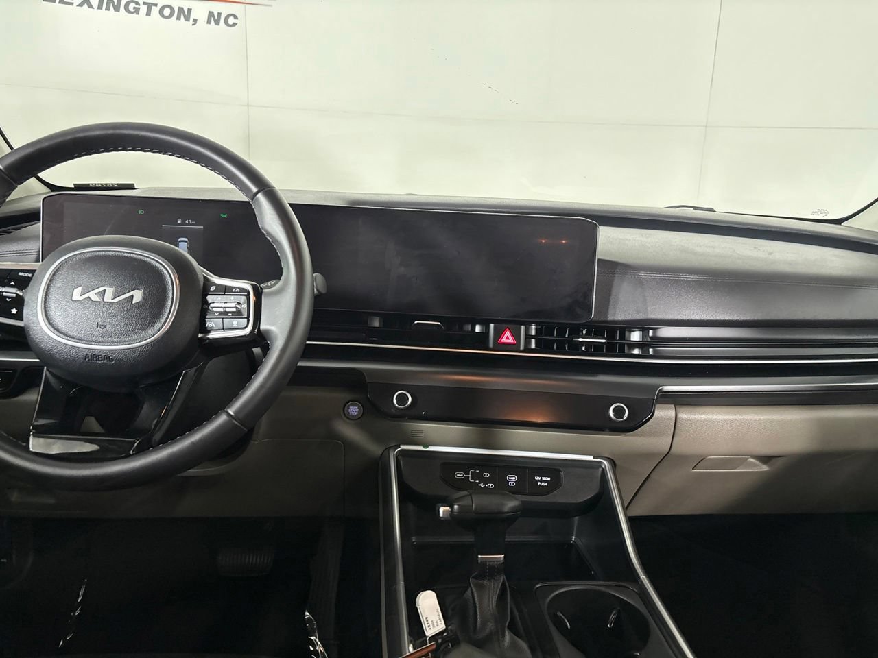 Used 2026 Kia Carnival FWD image 22
