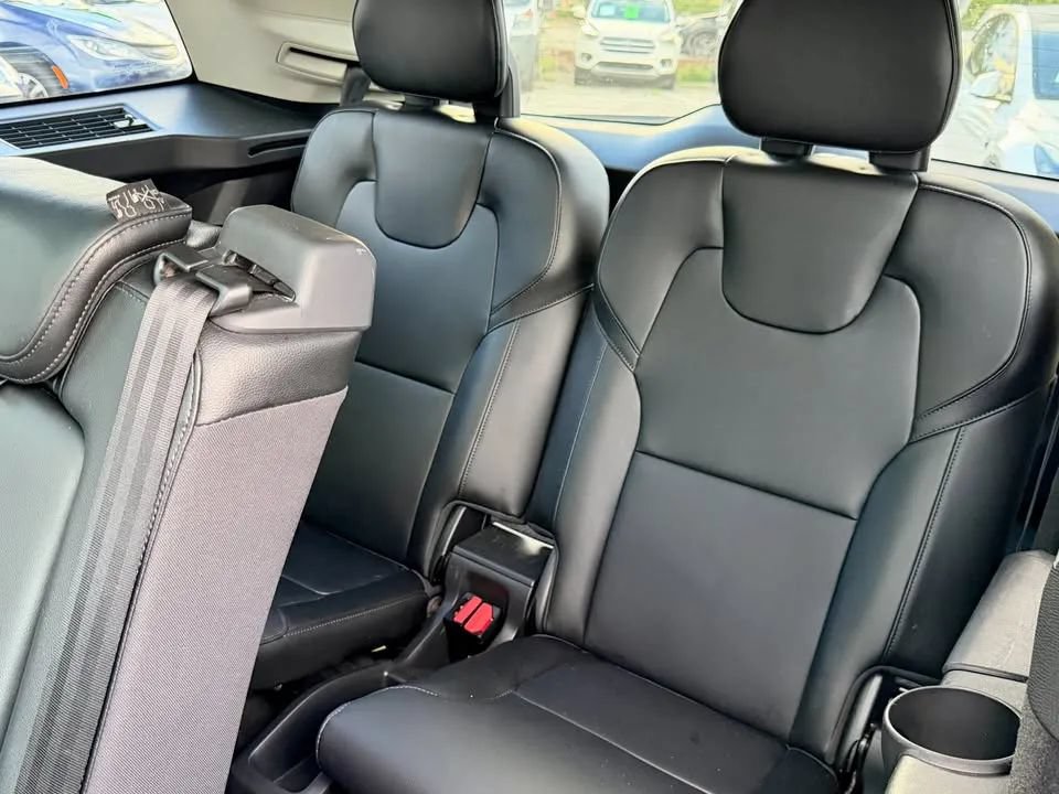 Used 2019 Volvo XC90 T5 Momentum w/ Multimedia Package FWD image 10