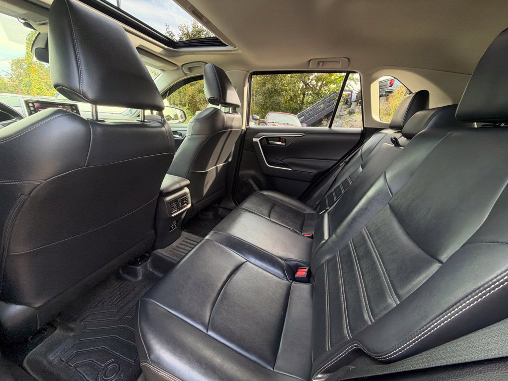 Used 2019 Toyota RAV4 XLE Premium w/ Cold Weather Package AWD/4WD image 19