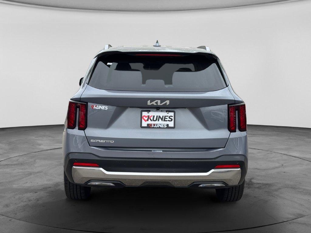 Used 2024 Kia Sorento S FWD image 7