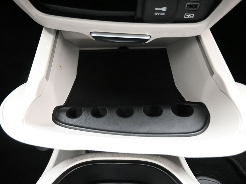 Used 2022 Chrysler Pacifica Touring-L image 22