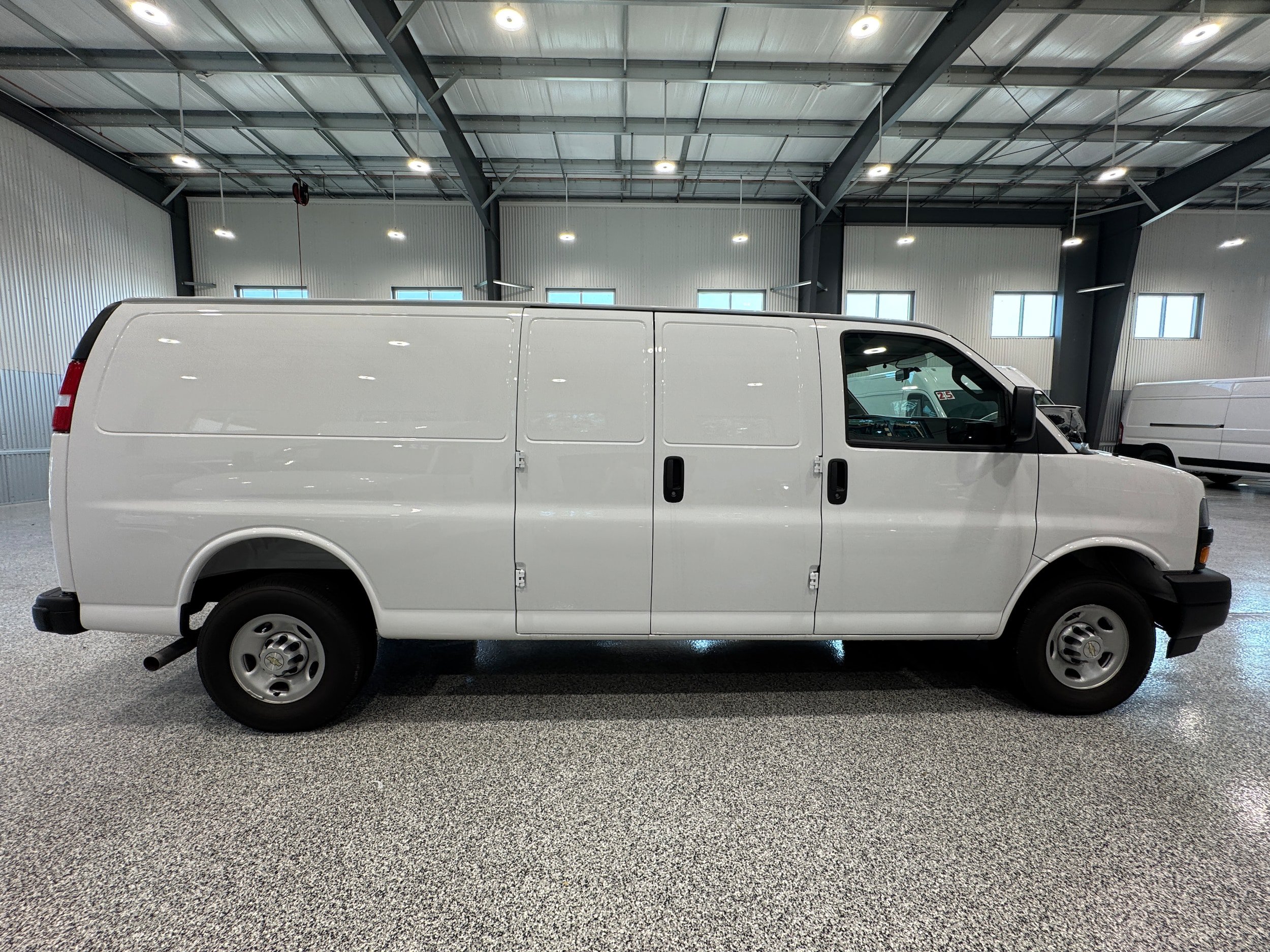 Used 2025 Chevrolet Express 3500 Extended w/ Driver Convenience Package RWD image 5