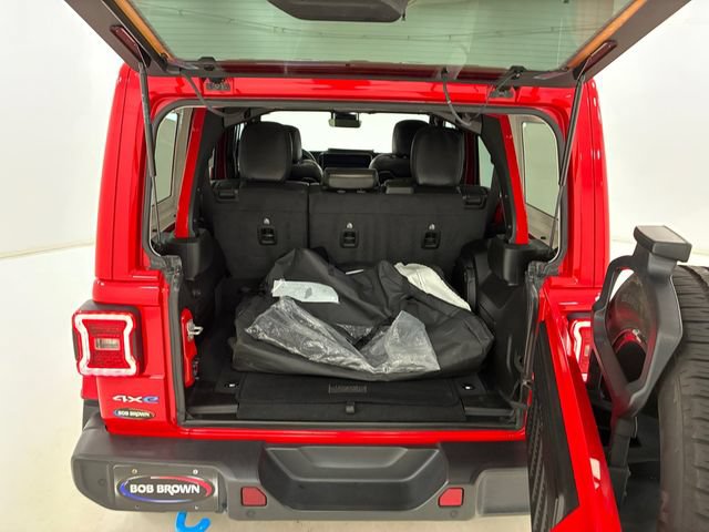 Used 2024 Jeep Wrangler Unlimited Sahara w/ Technology Group AWD/4WD image 17