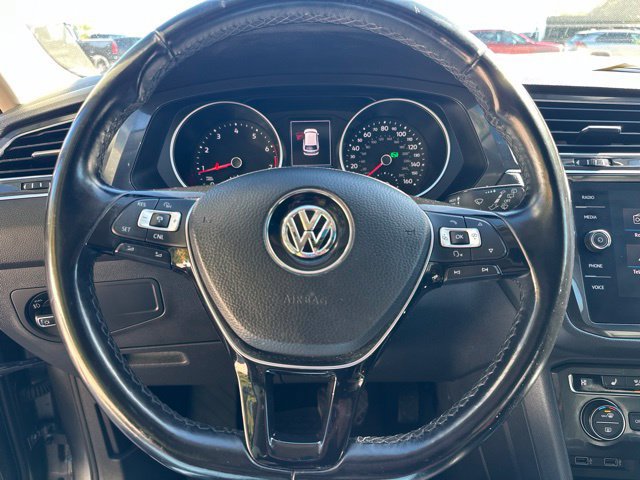 Used 2018 Volkswagen Tiguan SEL AWD/4WD image 30
