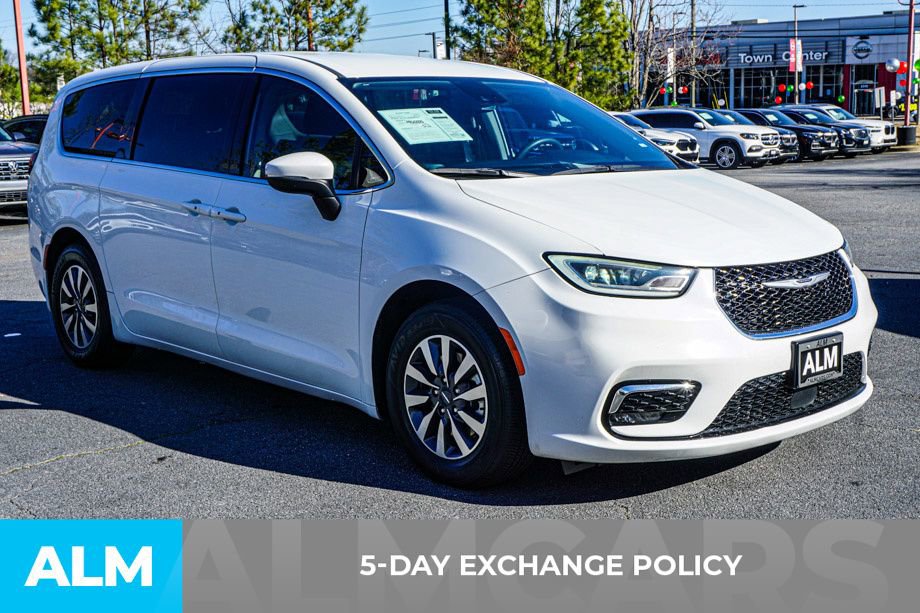 Used 2023 Chrysler Pacifica Touring-L image 4