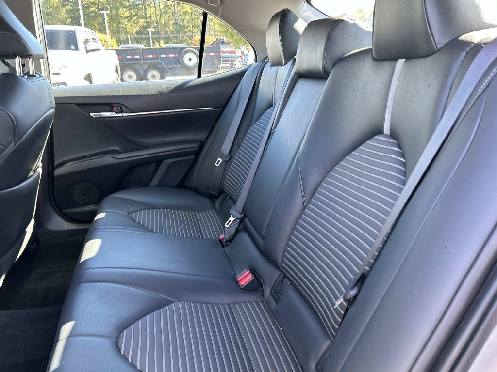 Used 2018 Toyota Camry SE FWD image 13