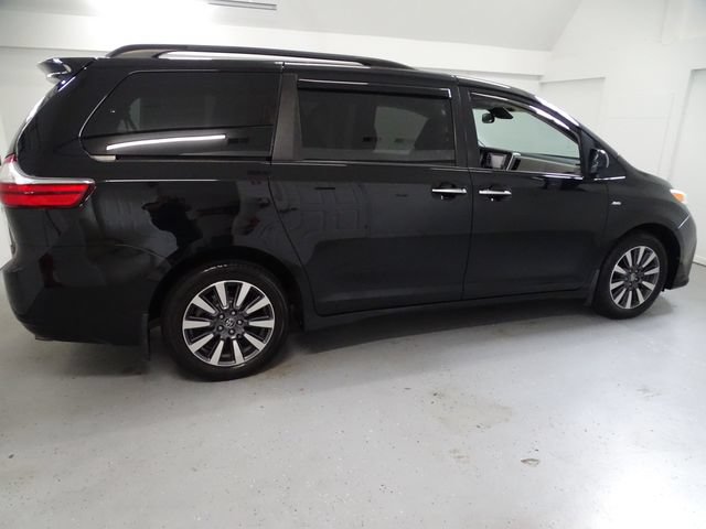 Used 2020 Toyota Sienna XLE Premium AWD/4WD image 22