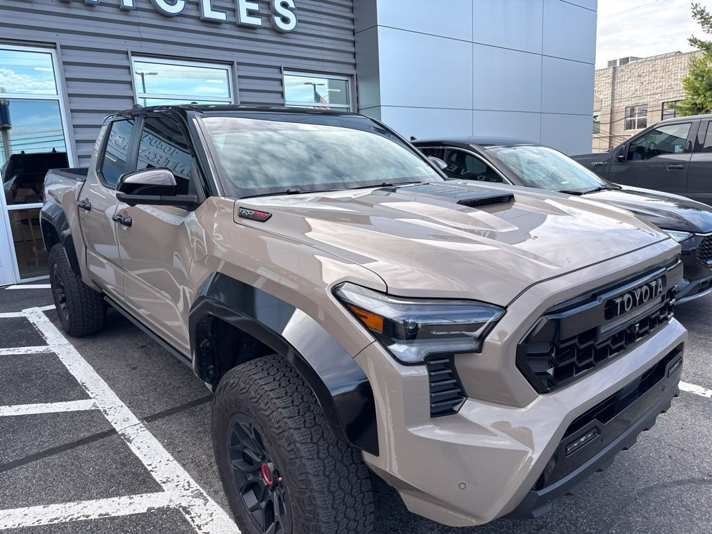 Used 2025 Toyota Tacoma TRD Pro w/ Tow Tech Package AWD/4WD image 4