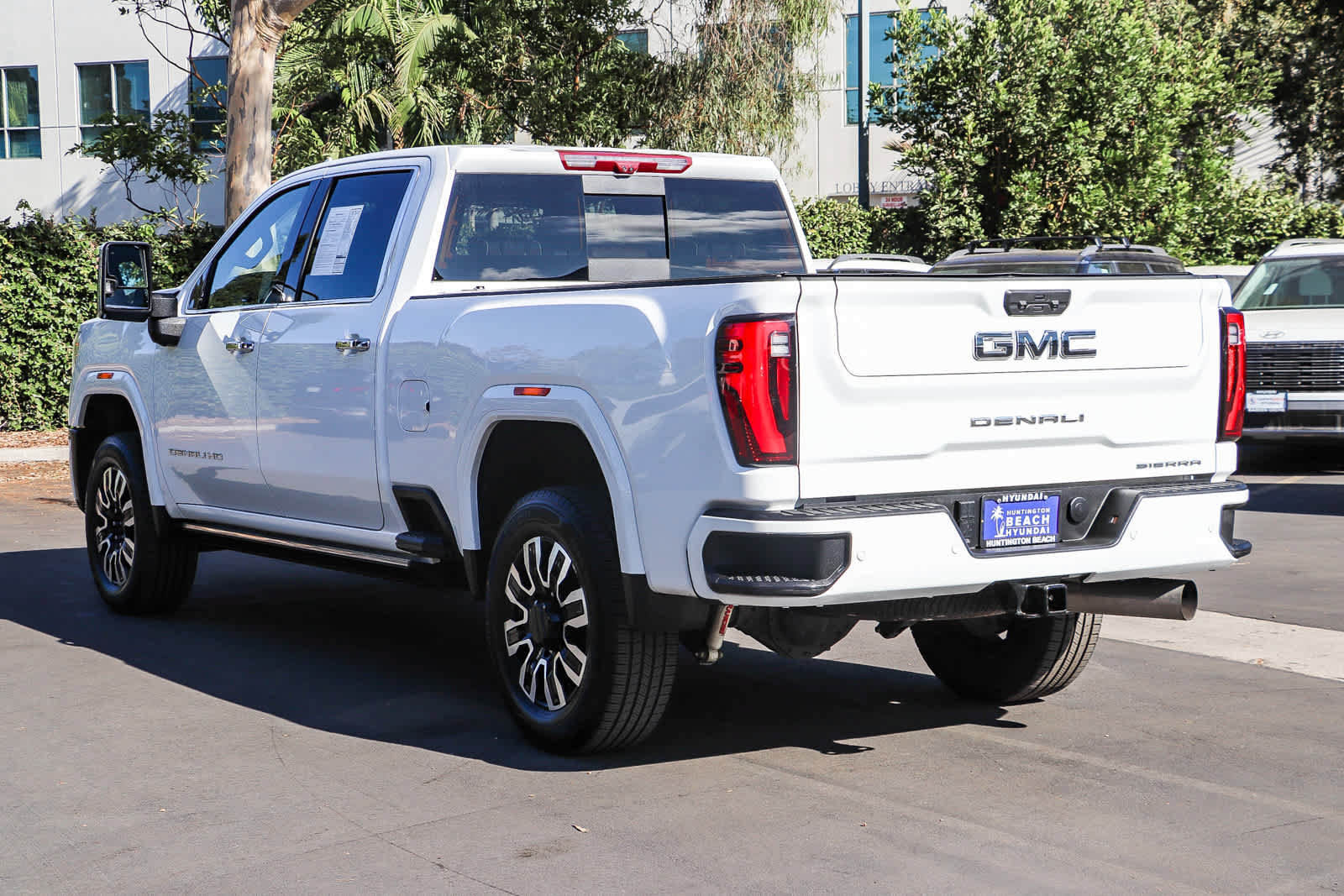 Used 2024 GMC Sierra 2500 Denali Ultimate AWD/4WD image 8
