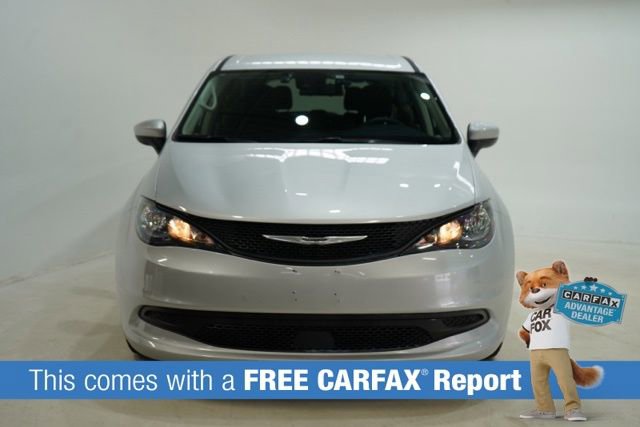 Used 2023 Chrysler Voyager LX FWD image 2