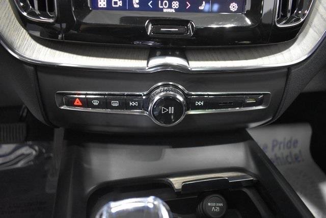 Used 2022 Volvo XC60 B5 Inscription w/ Climate Package image 22