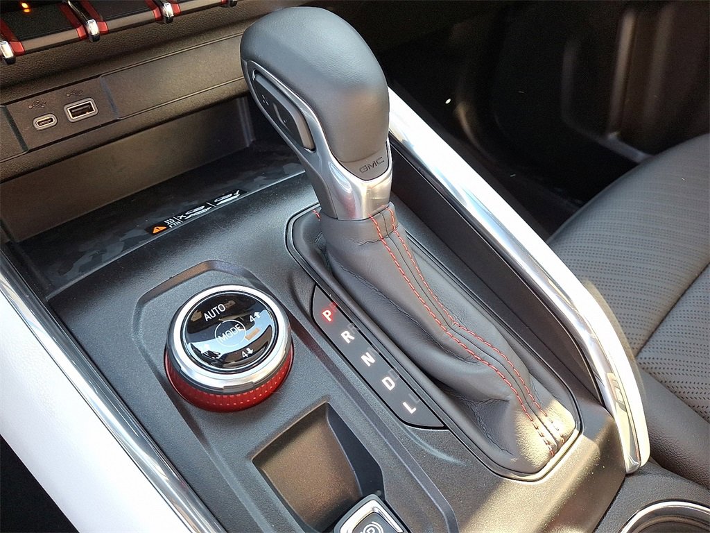 Used 2024 GMC Canyon AT4X w/ AT4X AEV Edition image 18