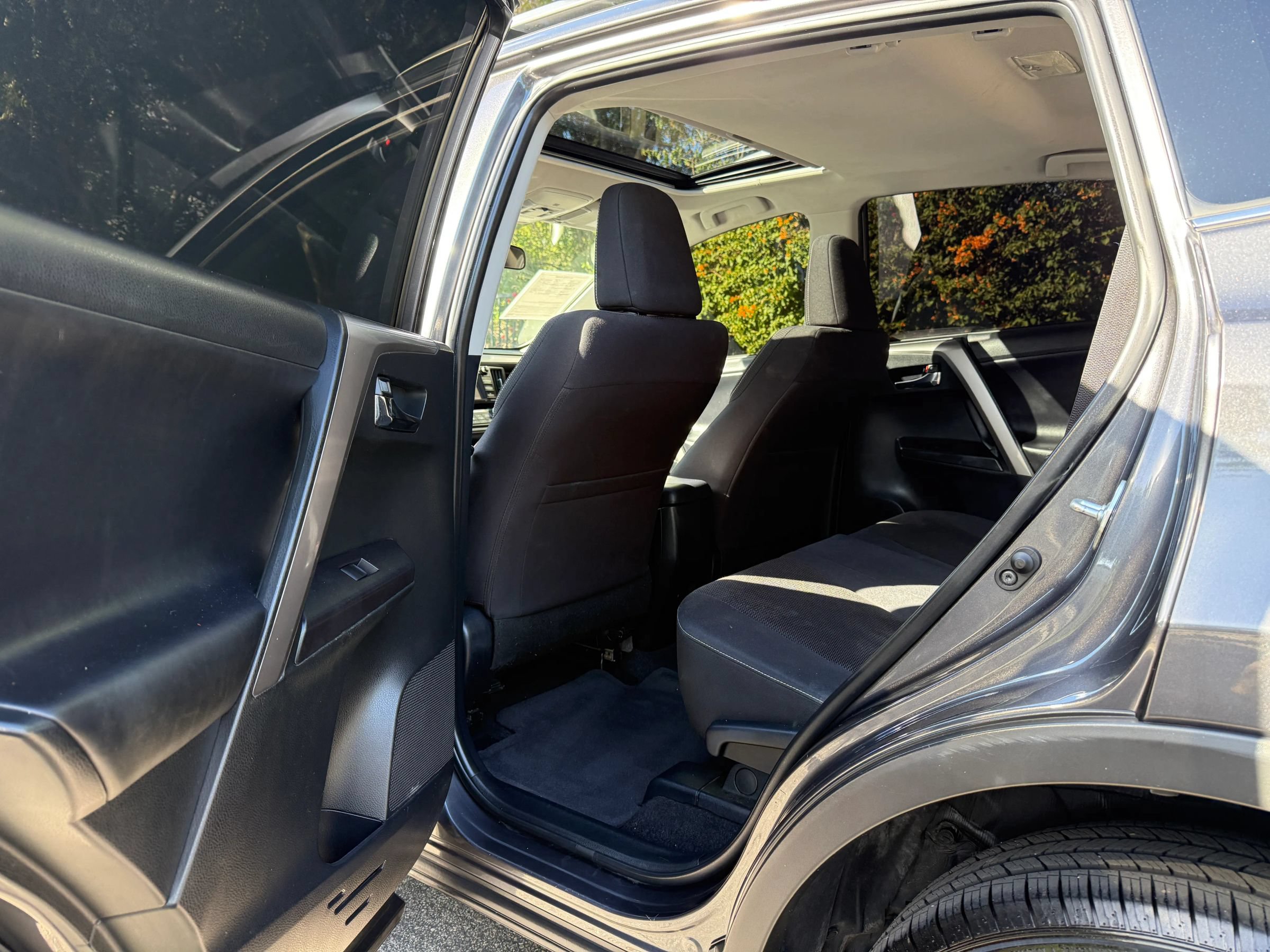 Used 2017 Toyota RAV4 XLE w/ Carpet Mat Package FWD image 14