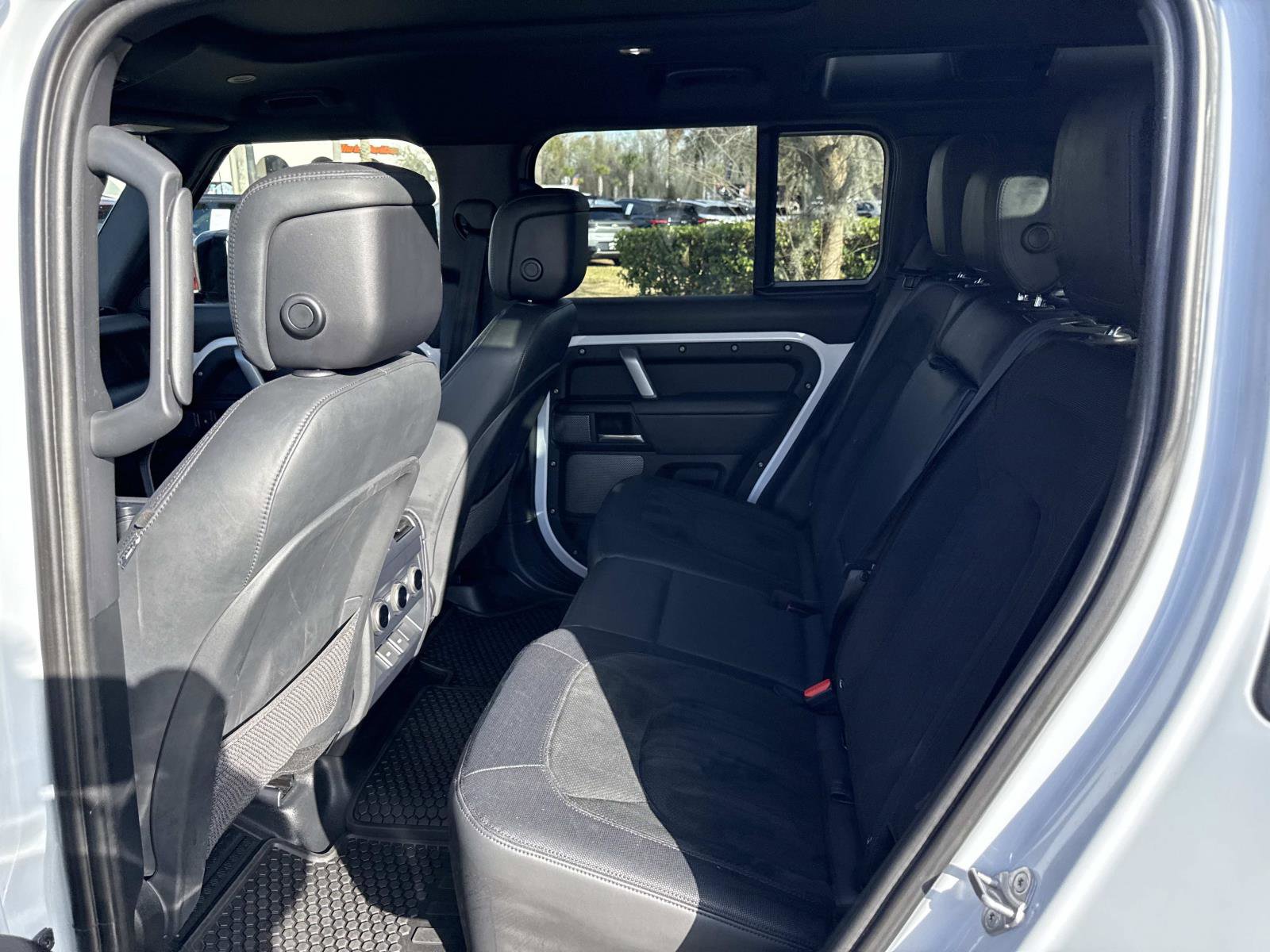 Used 2023 Land Rover Defender 110 V8 image 13