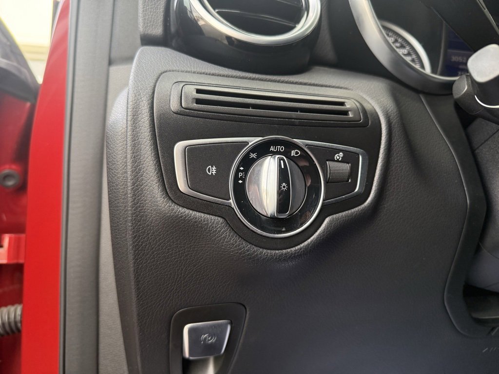 Used 2017 Mercedes-Benz GLC 300 4MATIC image 22