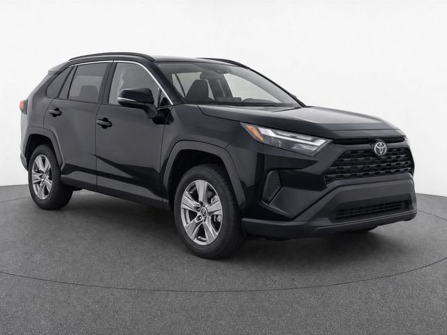 Used 2025 Toyota RAV4 XLE AWD/4WD image 2