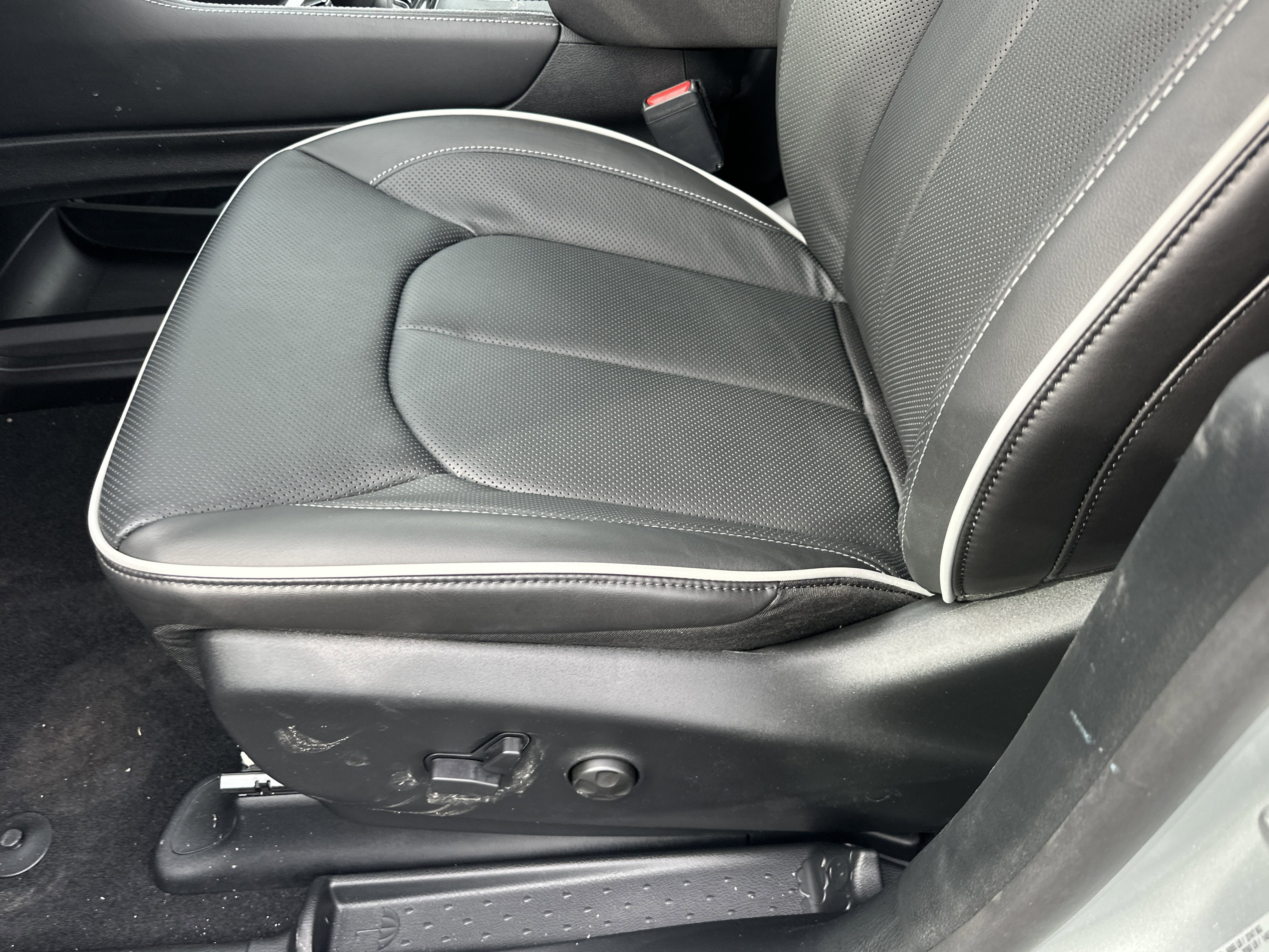 New 2026 Chrysler Pacifica Limited w/ S Appearance Package FWD image 27
