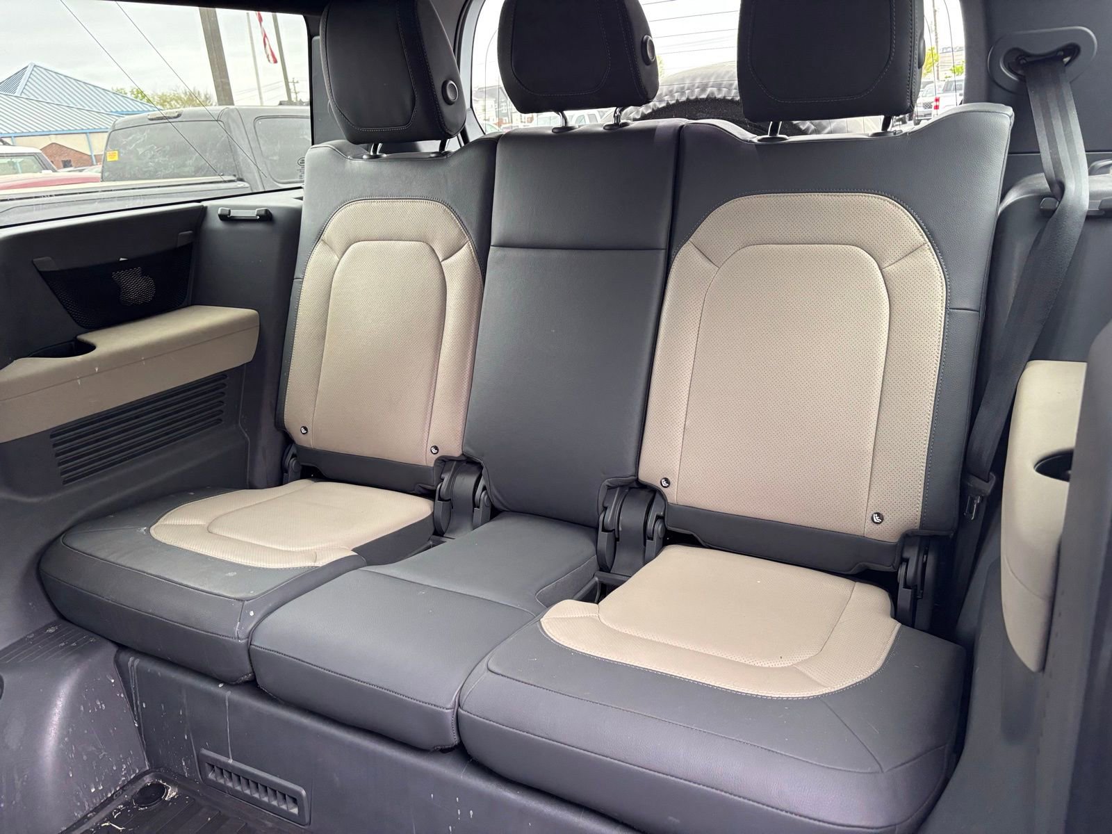 Used 2023 Land Rover Defender 130 X-Dynamic SE image 20