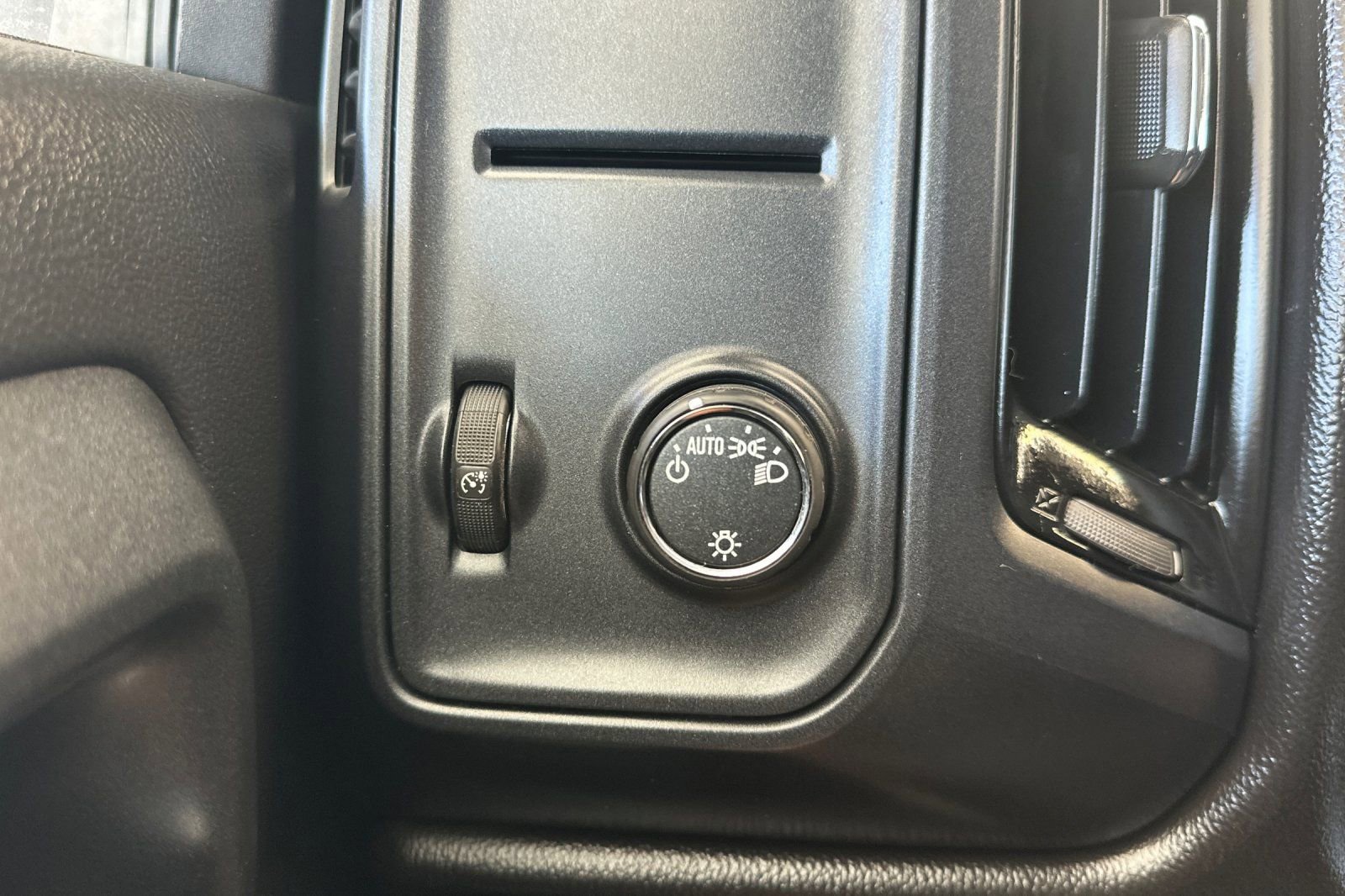 Used 2015 Chevrolet Silverado 2500 W/T AWD/4WD image 25