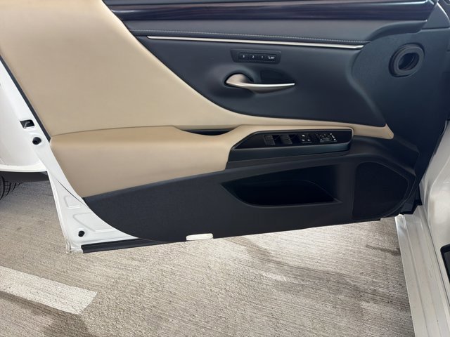 Certified 2020 Lexus ES 350 w/ Premium Package FWD image 9