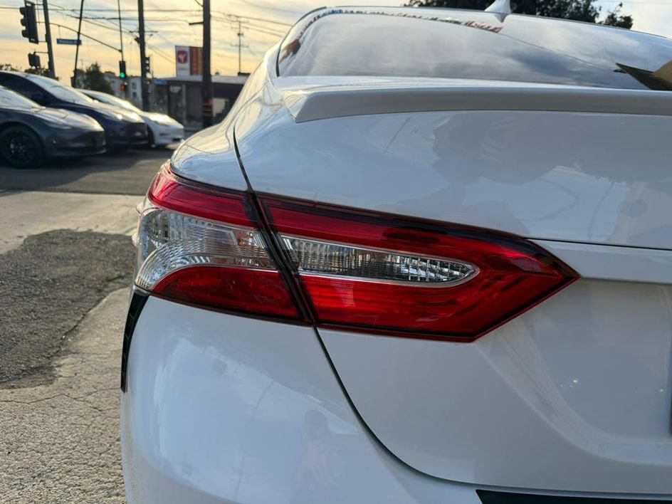 Used 2020 Toyota Camry SE FWD image 17