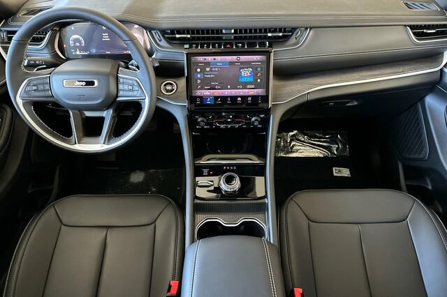 New 2025 Jeep Grand Cherokee Limited image 10
