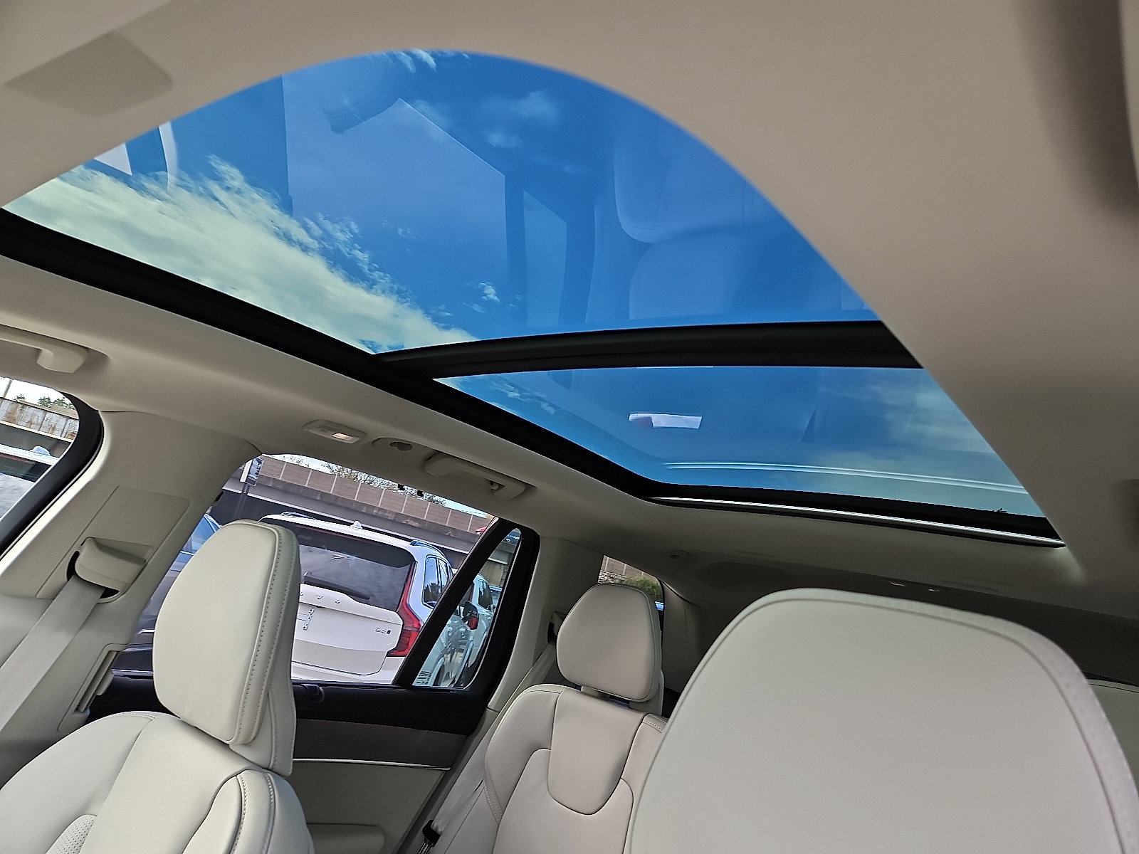 New 2026 Volvo XC90 B6 Ultra image 12