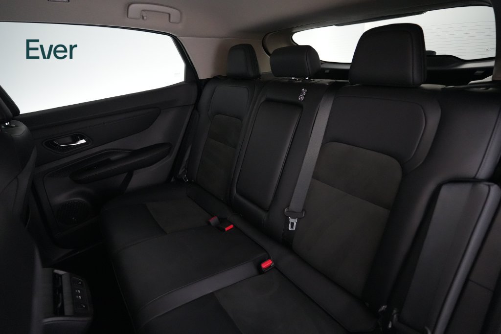 Used 2025 Nissan Ariya AWD image 22