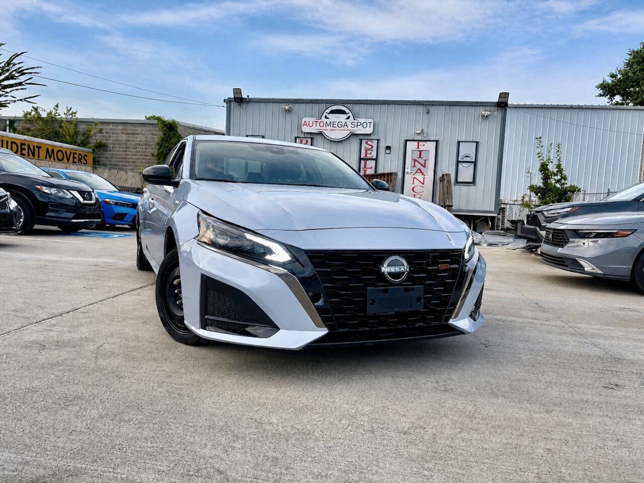 Used 2023 Nissan Altima 2.5 SR FWD image 1