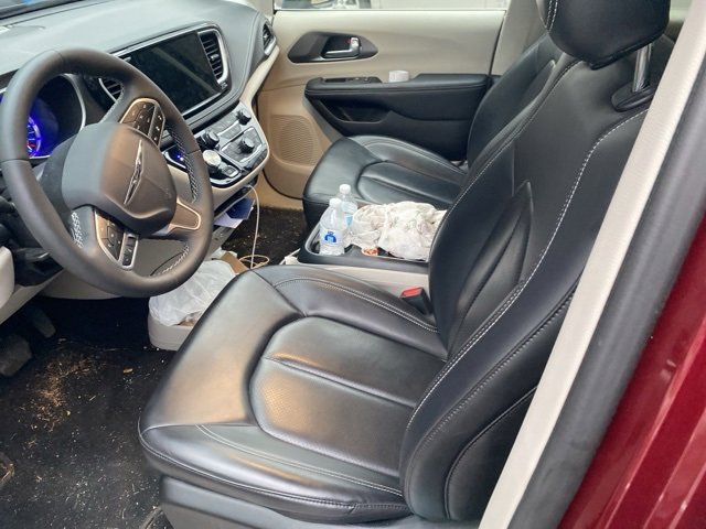 Used 2023 Chrysler Pacifica Touring-L image 22