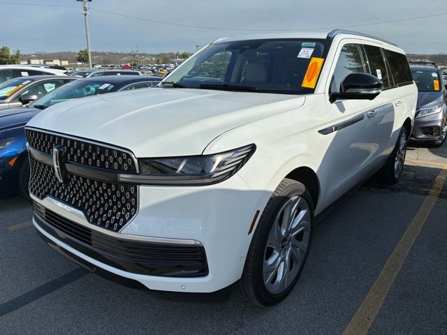 Used 2025 Lincoln Navigator L Reserve image 2