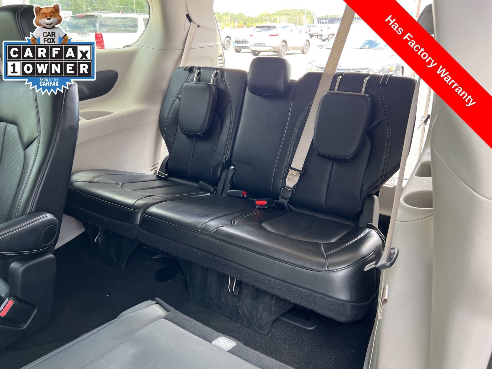 Used 2024 Chrysler Pacifica Touring-L image 21