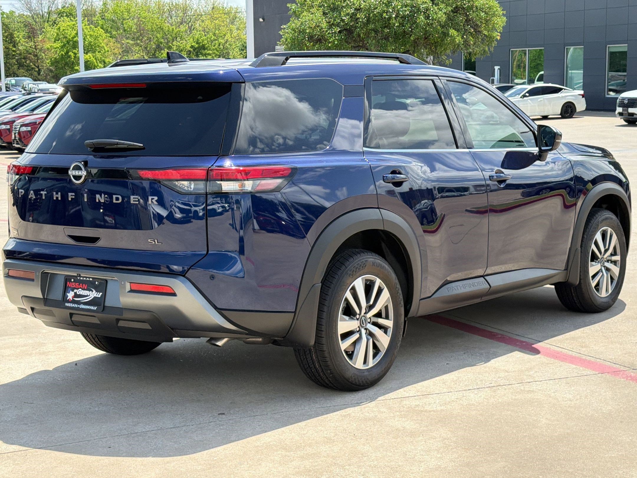 New 2026 Nissan Pathfinder SL image 9