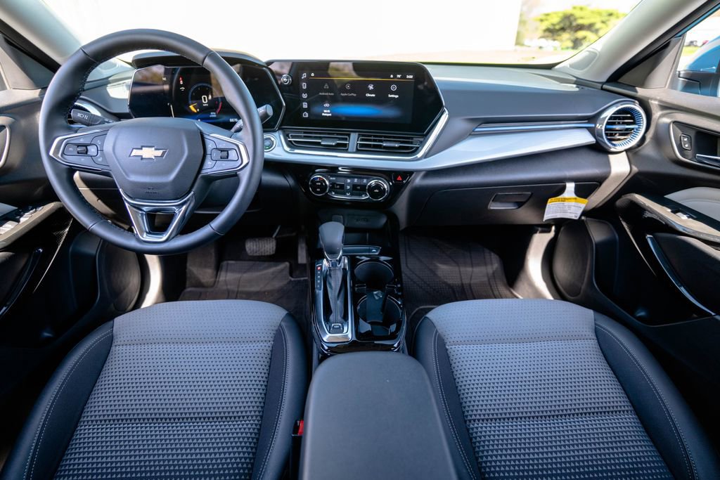 Used 2025 Chevrolet Trax LT w/ Driver Confidence Package image 12