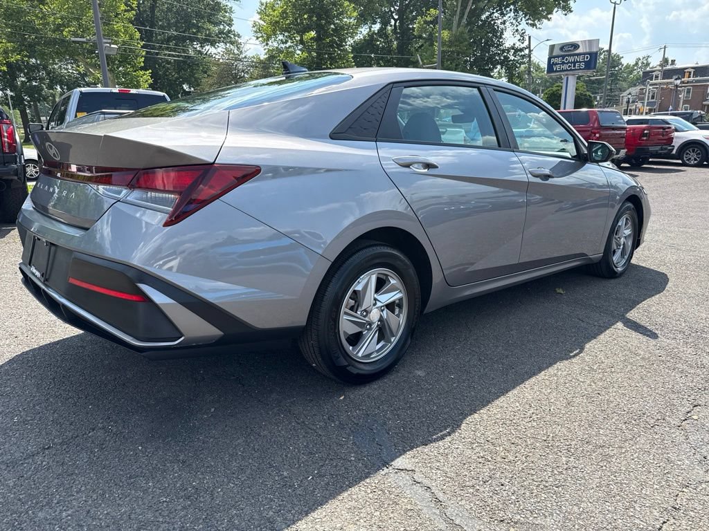 Used 2024 Hyundai Elantra SE FWD image 4