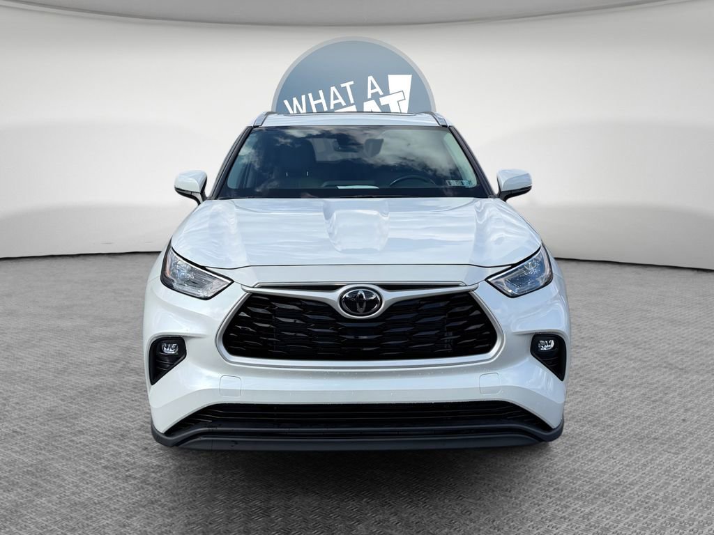 Used 2023 Toyota Highlander XLE image 9