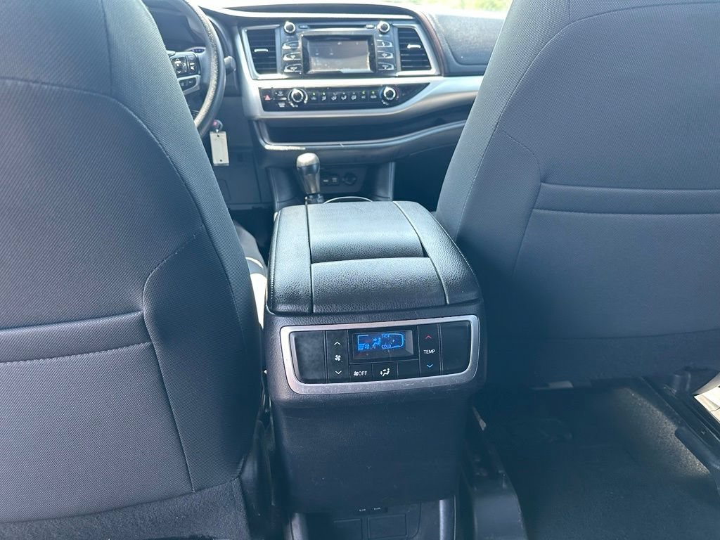 Used 2019 Toyota Highlander LE AWD/4WD image 24