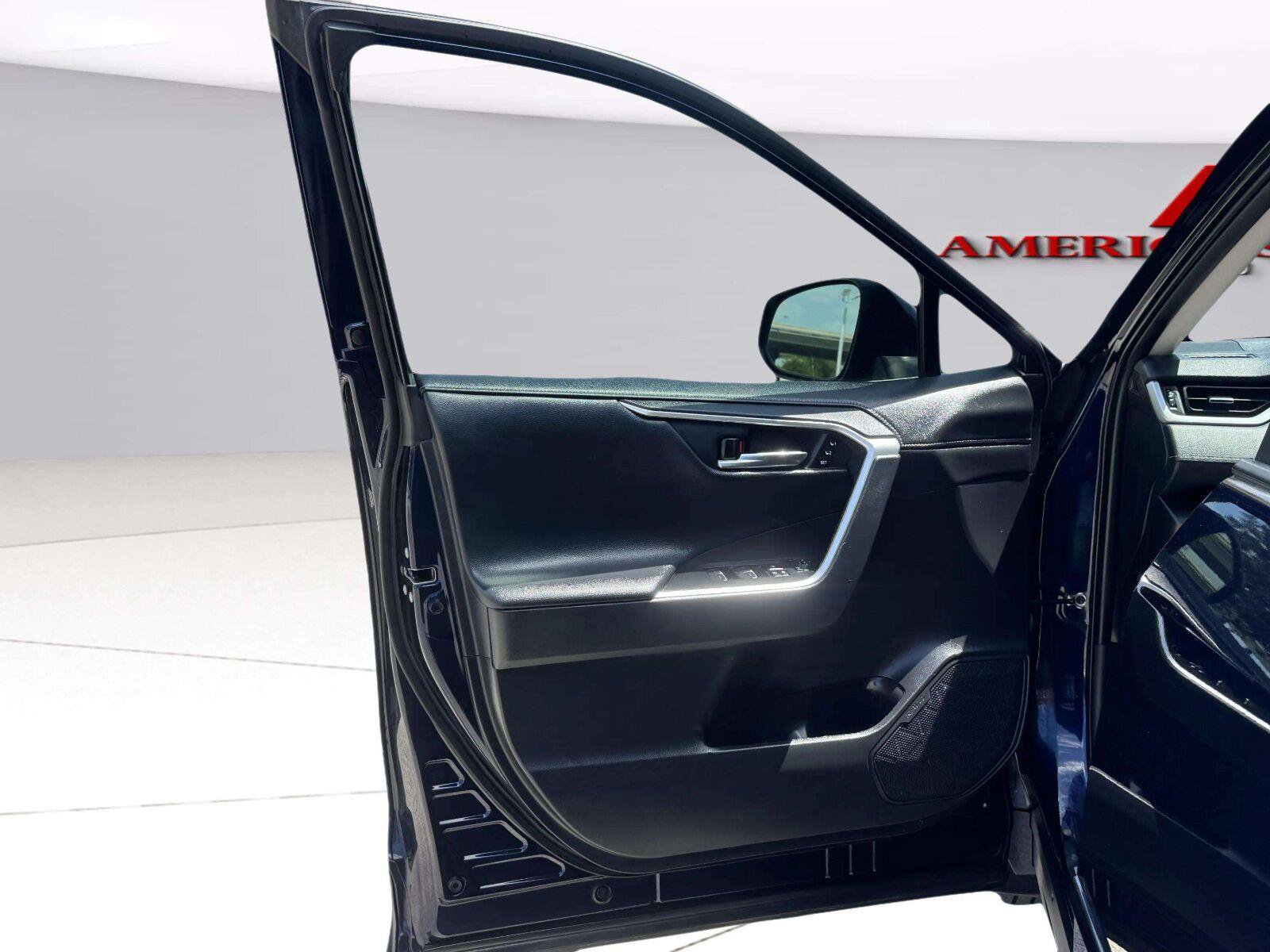 Used 2022 Toyota RAV4 Limited FWD image 18