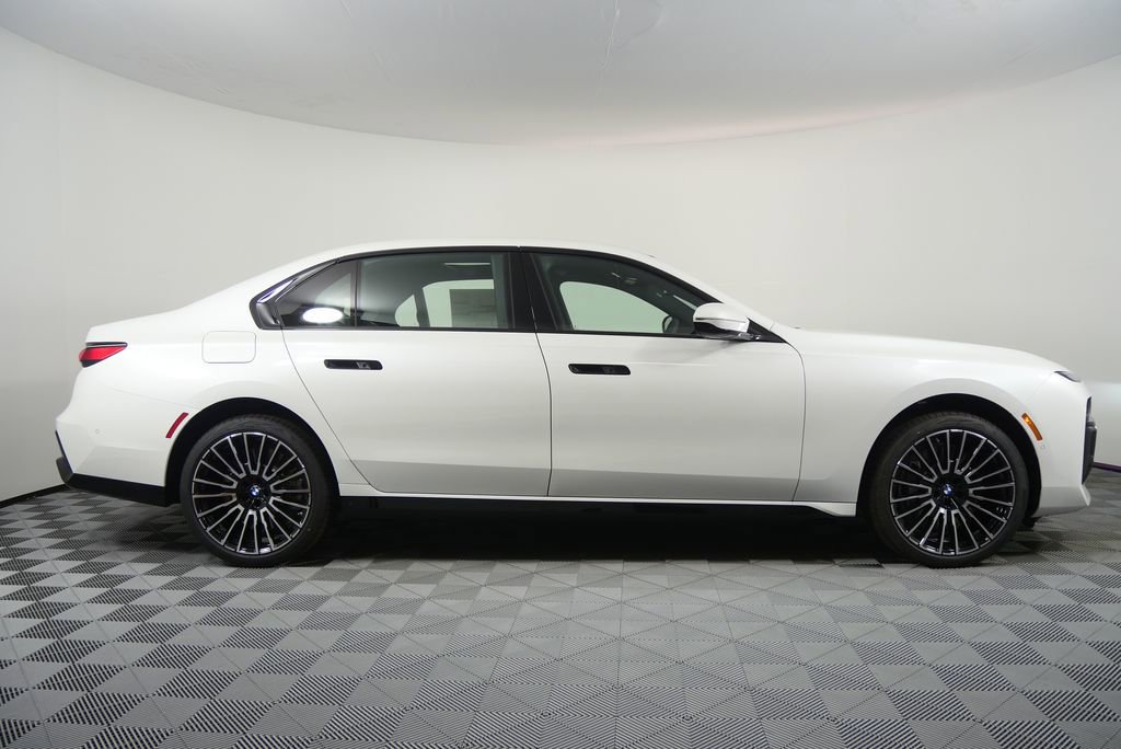 New 2026 BMW 760i xDrive image 2