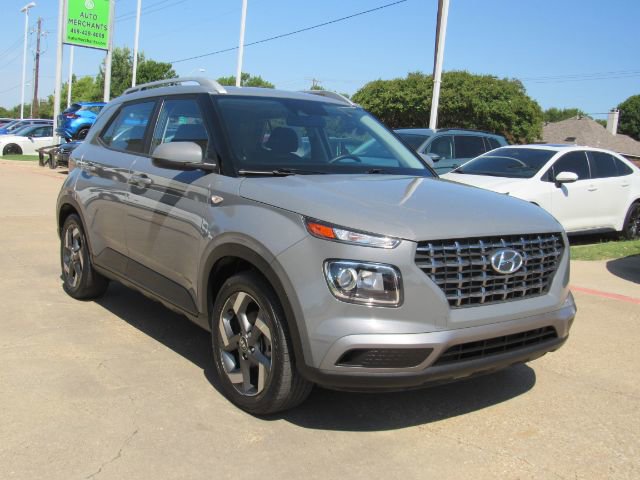 Used 2022 Hyundai Venue SEL FWD image 4