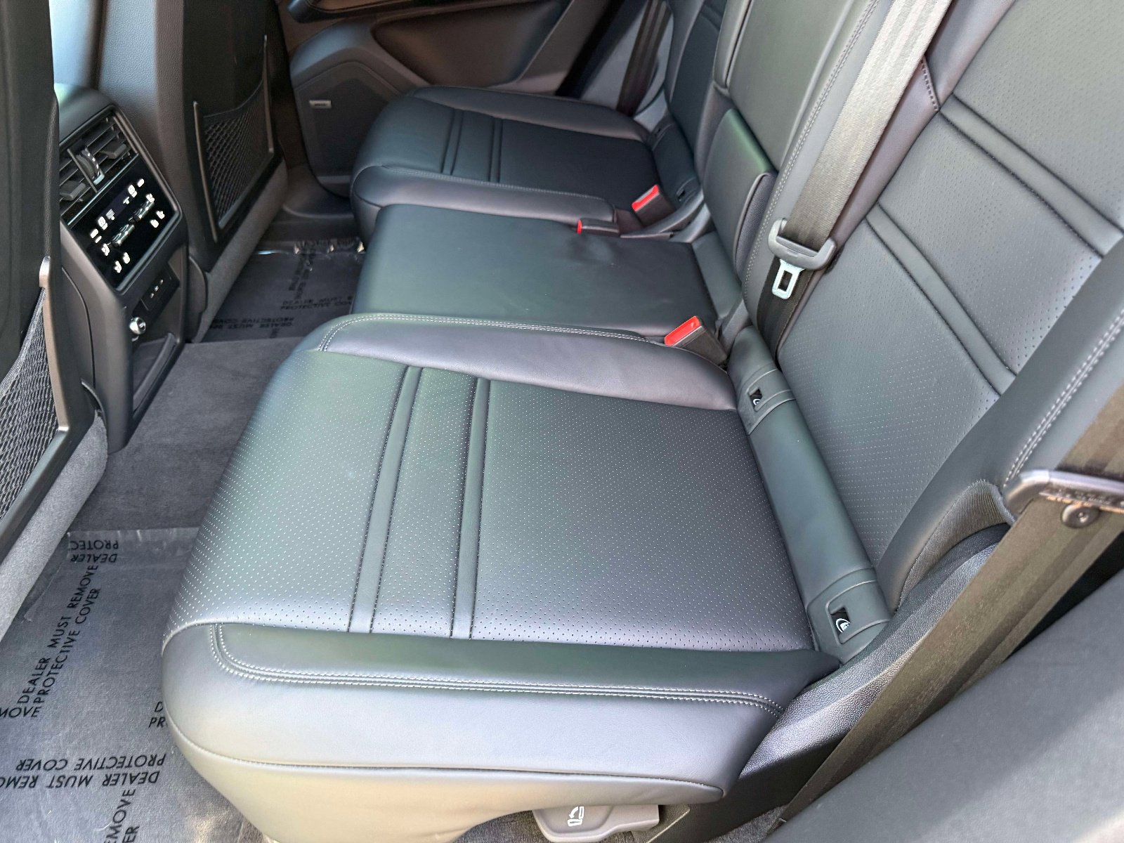 Used 2024 Porsche Cayenne Coupe image 26