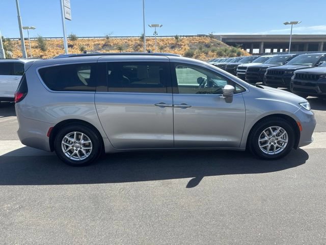 Used 2021 Chrysler Pacifica Touring-L FWD image 7