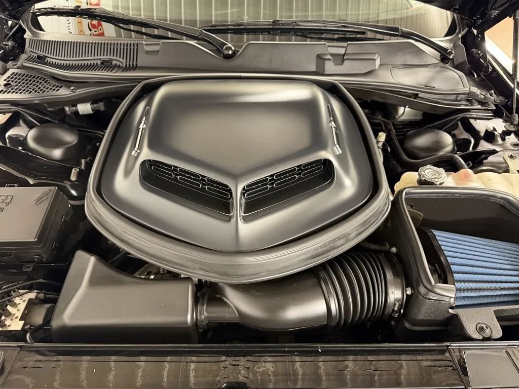 Used 2016 Dodge Challenger R/T RWD image 9