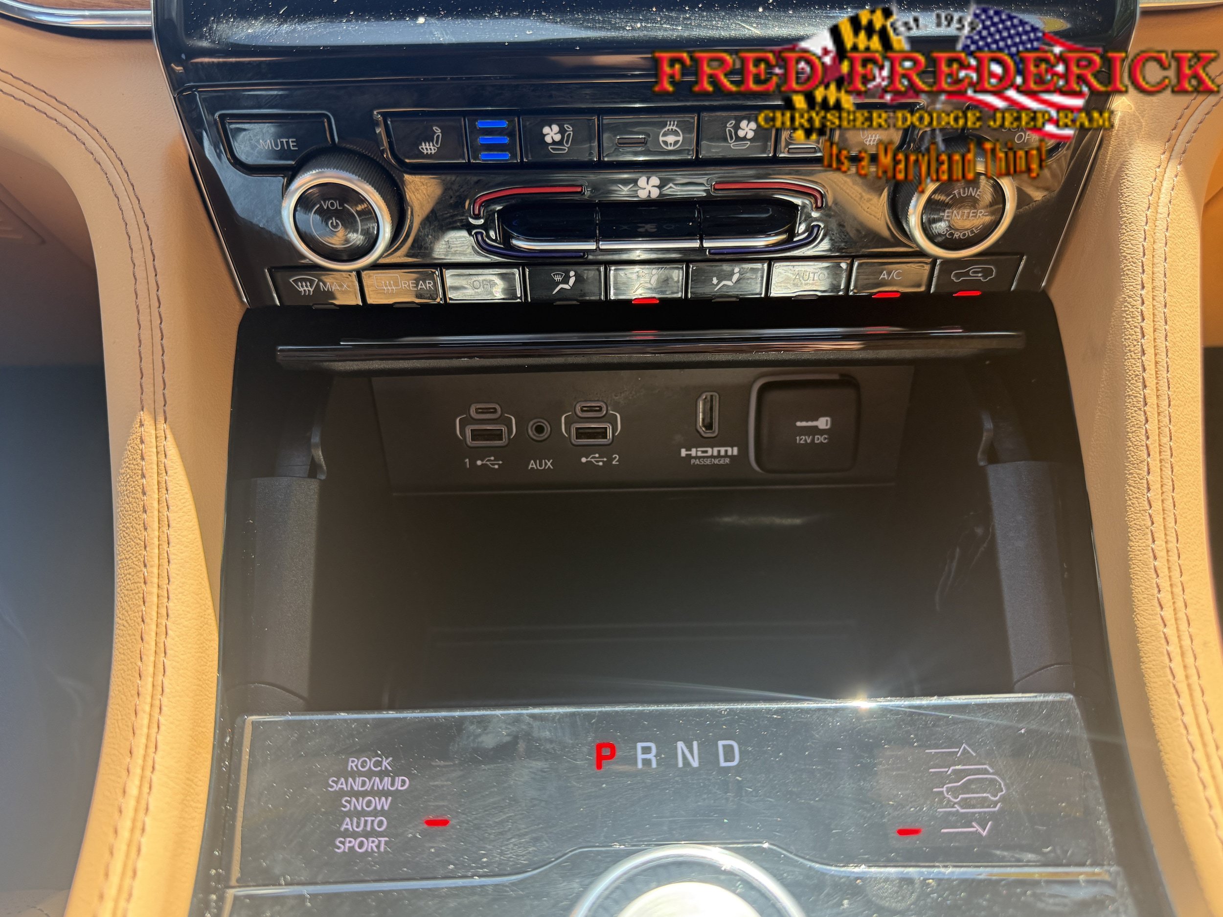 Used 2025 Jeep Grand Cherokee L Summit AWD/4WD image 13